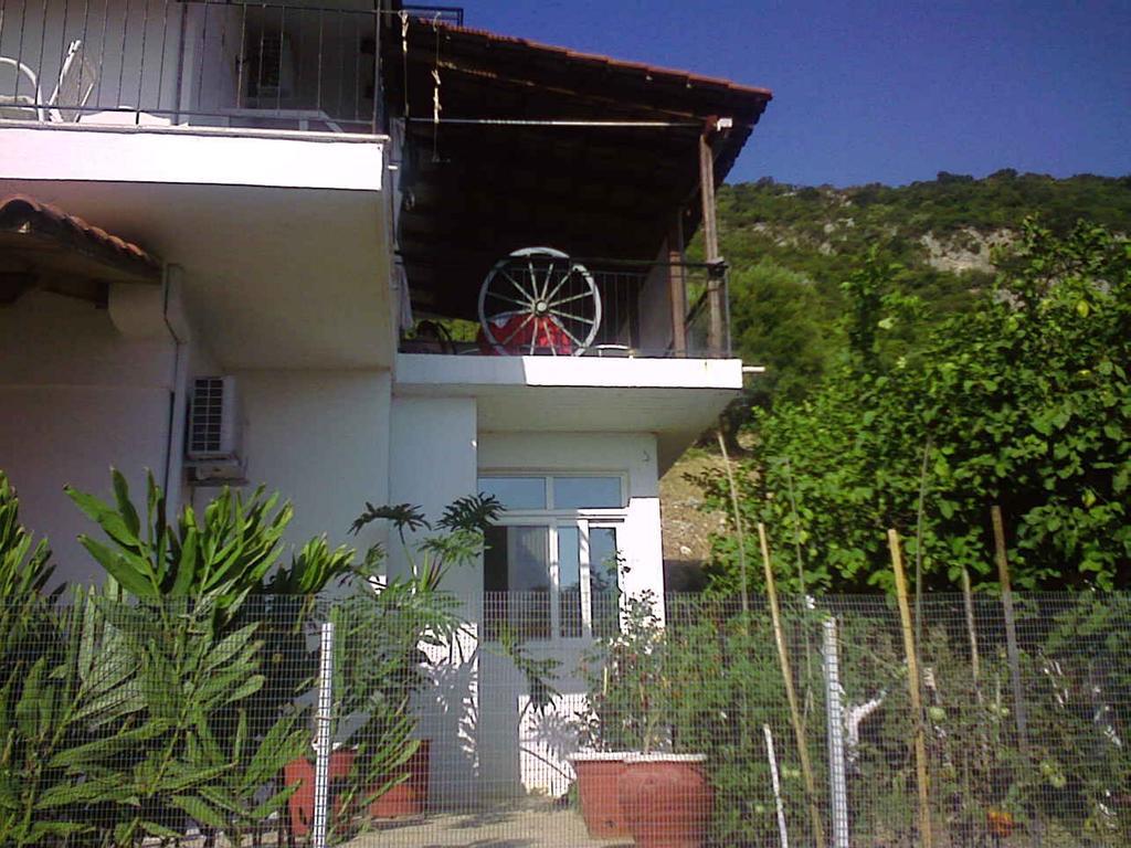 Villa Marabou Poros  Exterior photo